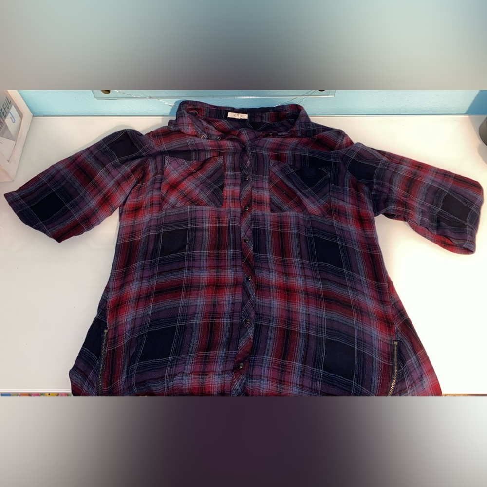 Maurices Blue & Burgundy button up. Size XL.